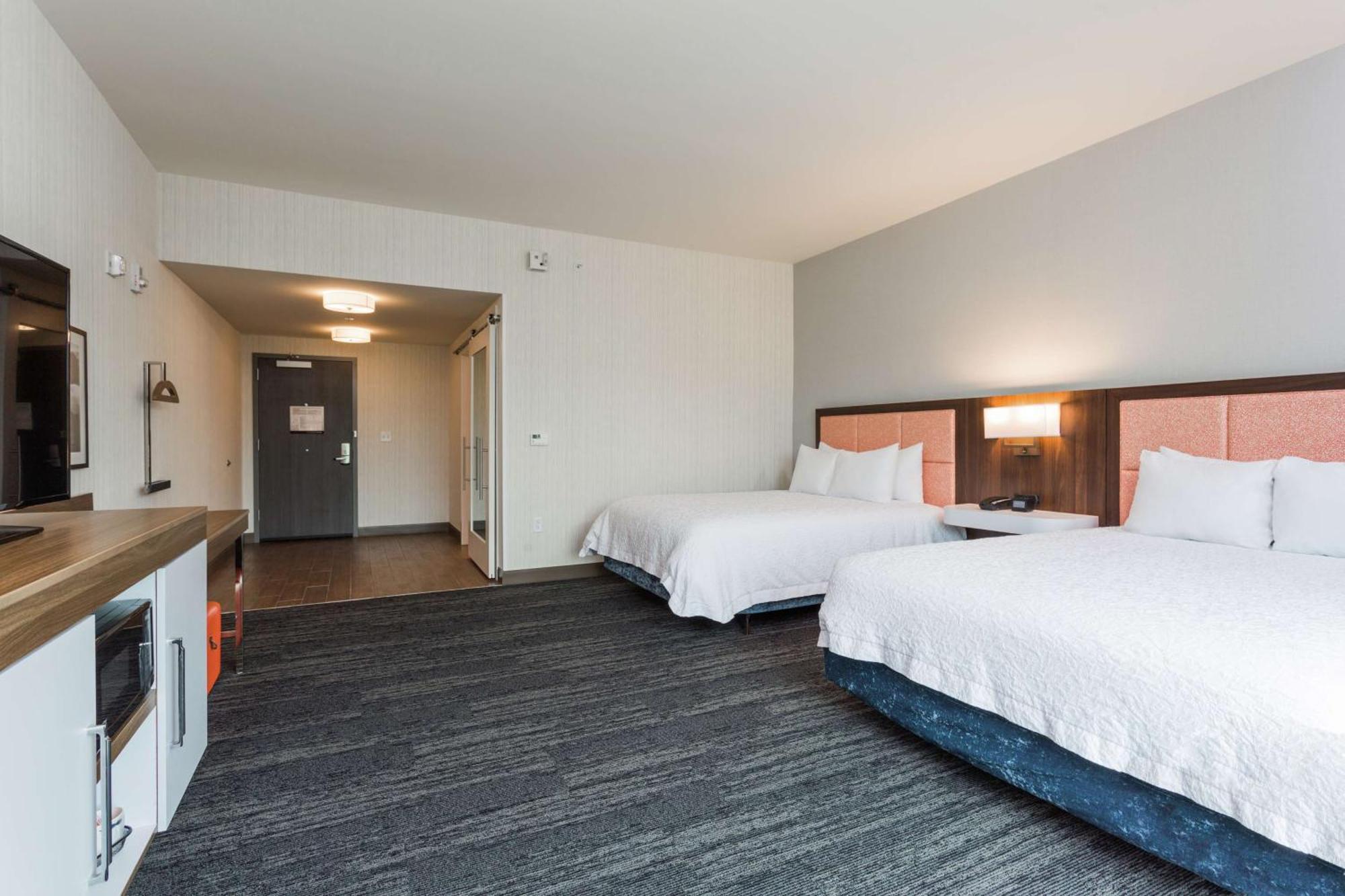 Hampton Inn Cumberland Exterior photo