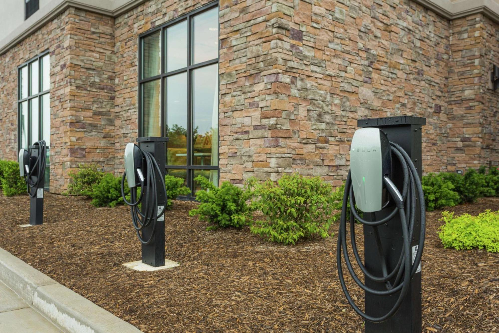 Hampton Inn Cumberland Exterior photo